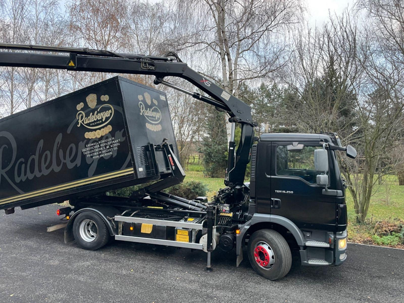 MAN TGM 15.250 Hoof lift + Crane - Φορτηγό φόρτωσης γάντζου, Φορτηγό με γερανό: φωτογραφία 1 MAN TGM 15.250 Hoof lift + Crane - Φορτηγό φόρτωσης γάντζου, Φορτηγό με γερανό: φωτογραφία 1