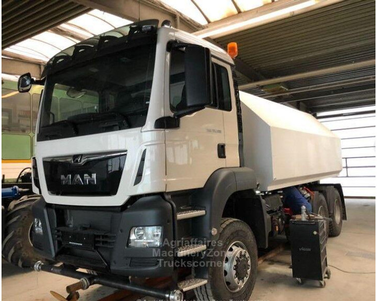 MAN TGS 33.500 - Φορτηγό βυτιοφόρο: φωτογραφία 1 MAN TGS 33.500 - Φορτηγό βυτιοφόρο: φωτογραφία 1
