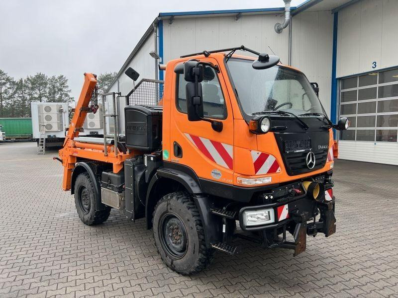 Mercedes-Benz Unimog U 20 4x4 Skip loader - Φορτηγό καδοφόρος φορτωτής: φωτογραφία 1 Mercedes-Benz Unimog U 20 4x4 Skip loader - Φορτηγό καδοφόρος φορτωτής: φωτογραφία 1