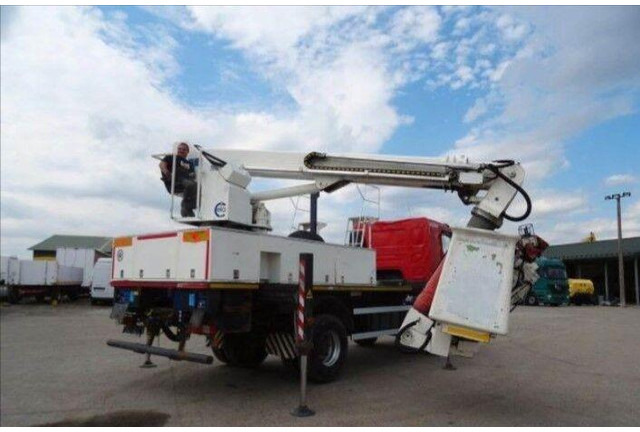 Renault KERAX 410.19 4x4 Emelőkosaras Cela 17m - Φορτηγό, Φορτηγό με γερανό: φωτογραφία 5 Renault KERAX 410.19 4x4 Emelőkosaras Cela 17m - Φορτηγό, Φορτηγό με γερανό: φωτογραφία 5