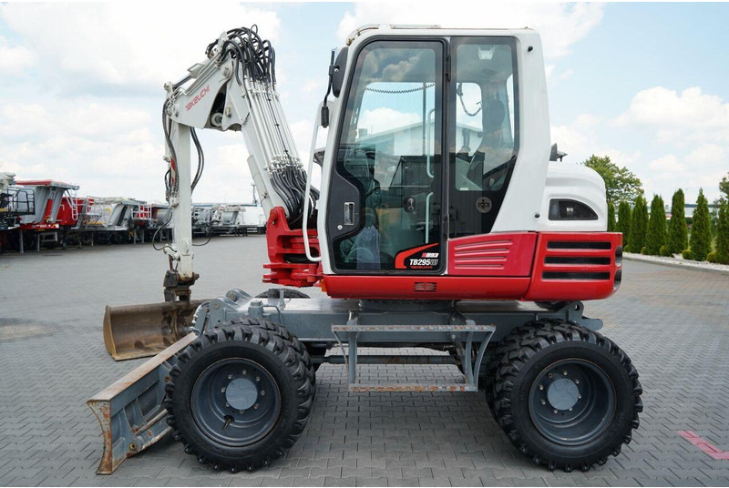 Takeuchi TB 295 W / KOPARKA KOŁOWA / 2016 ROK / PO KONTRAKCIE SERWISOWYM - Τροχοφόρος εκσκαφέας: φωτογραφία 2 Takeuchi TB 295 W / KOPARKA KOŁOWA / 2016 ROK / PO KONTRAKCIE SERWISOWYM - Τροχοφόρος εκσκαφέας: φωτογραφία 2