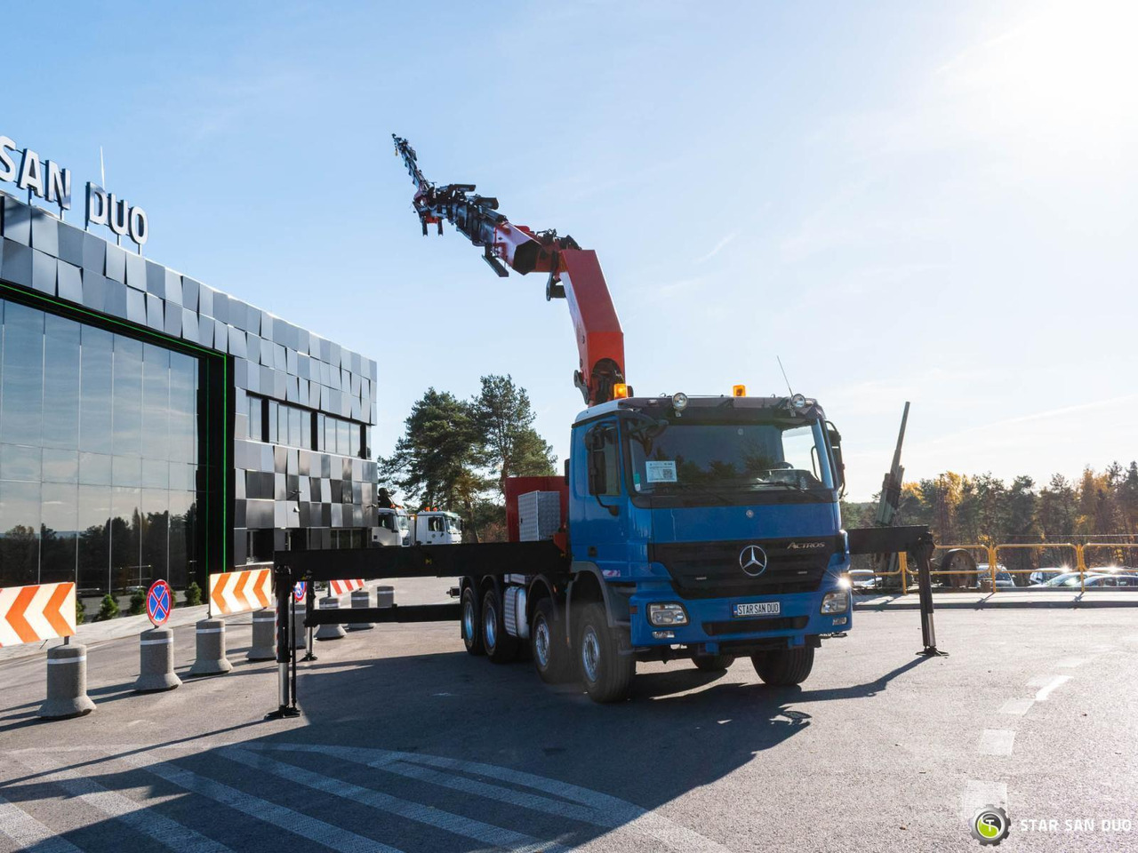 - Φορτηγό με γερανό: φωτογραφία 4 - Φορτηγό με γερανό: φωτογραφία 4