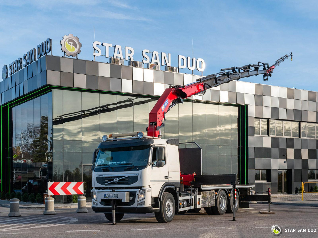 - Φορτηγό με γερανό: φωτογραφία 3 - Φορτηγό με γερανό: φωτογραφία 3