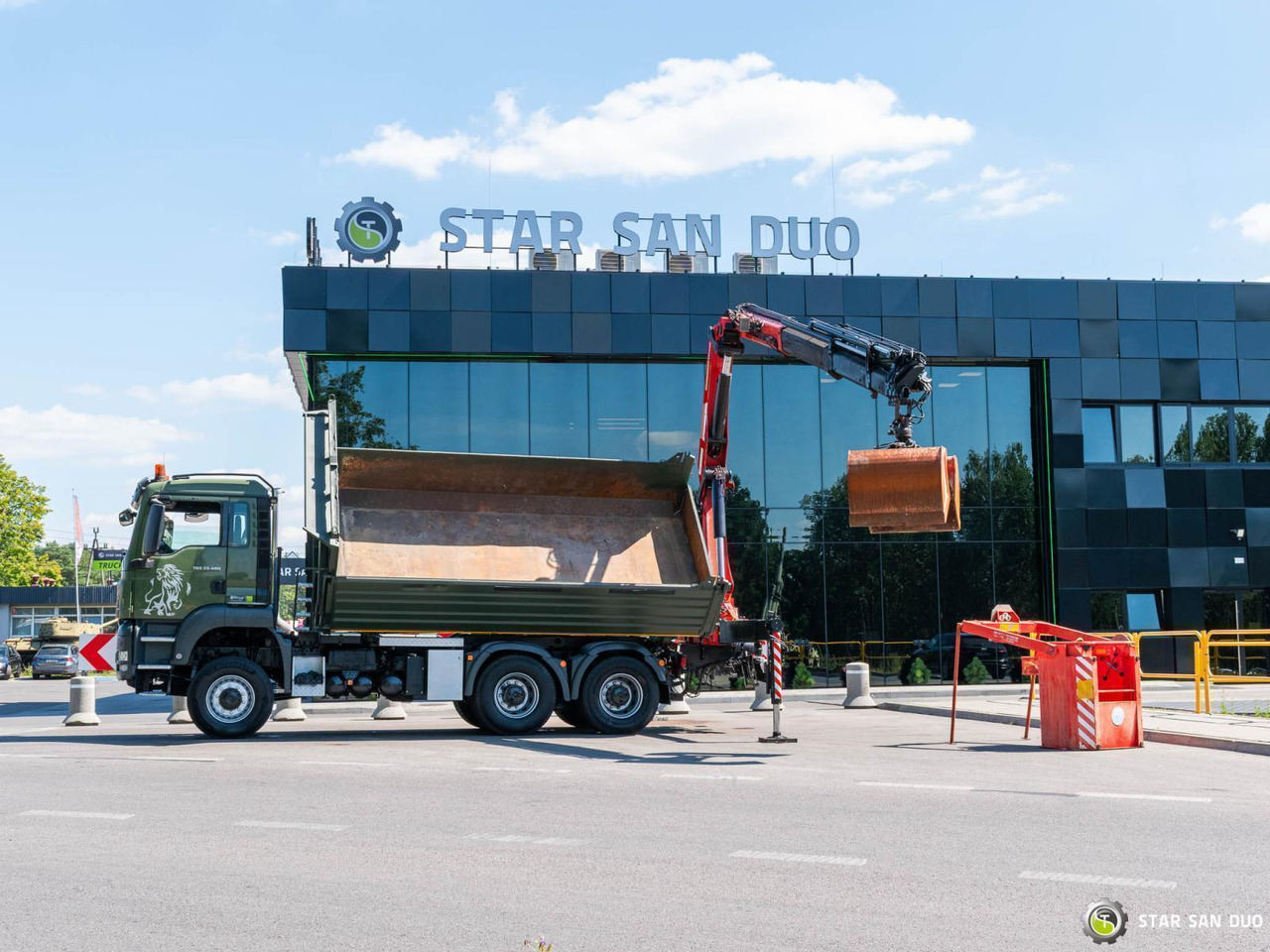 - Φορτηγό ανατρεπόμενο: φωτογραφία 1 - Φορτηγό ανατρεπόμενο: φωτογραφία 1