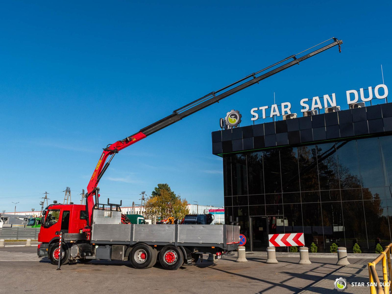 - Φορτηγό με γερανό: φωτογραφία 2 - Φορτηγό με γερανό: φωτογραφία 2