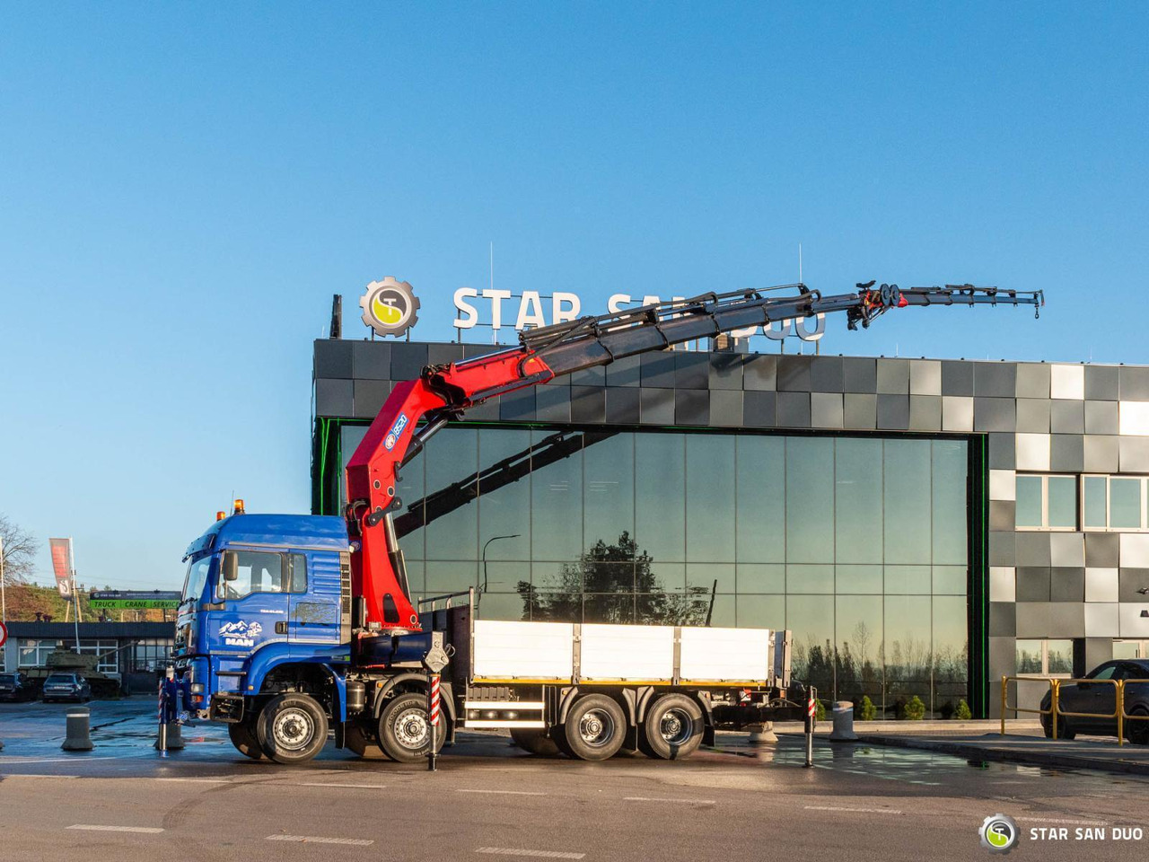 - Φορτηγό με γερανό: φωτογραφία 3 - Φορτηγό με γερανό: φωτογραφία 3