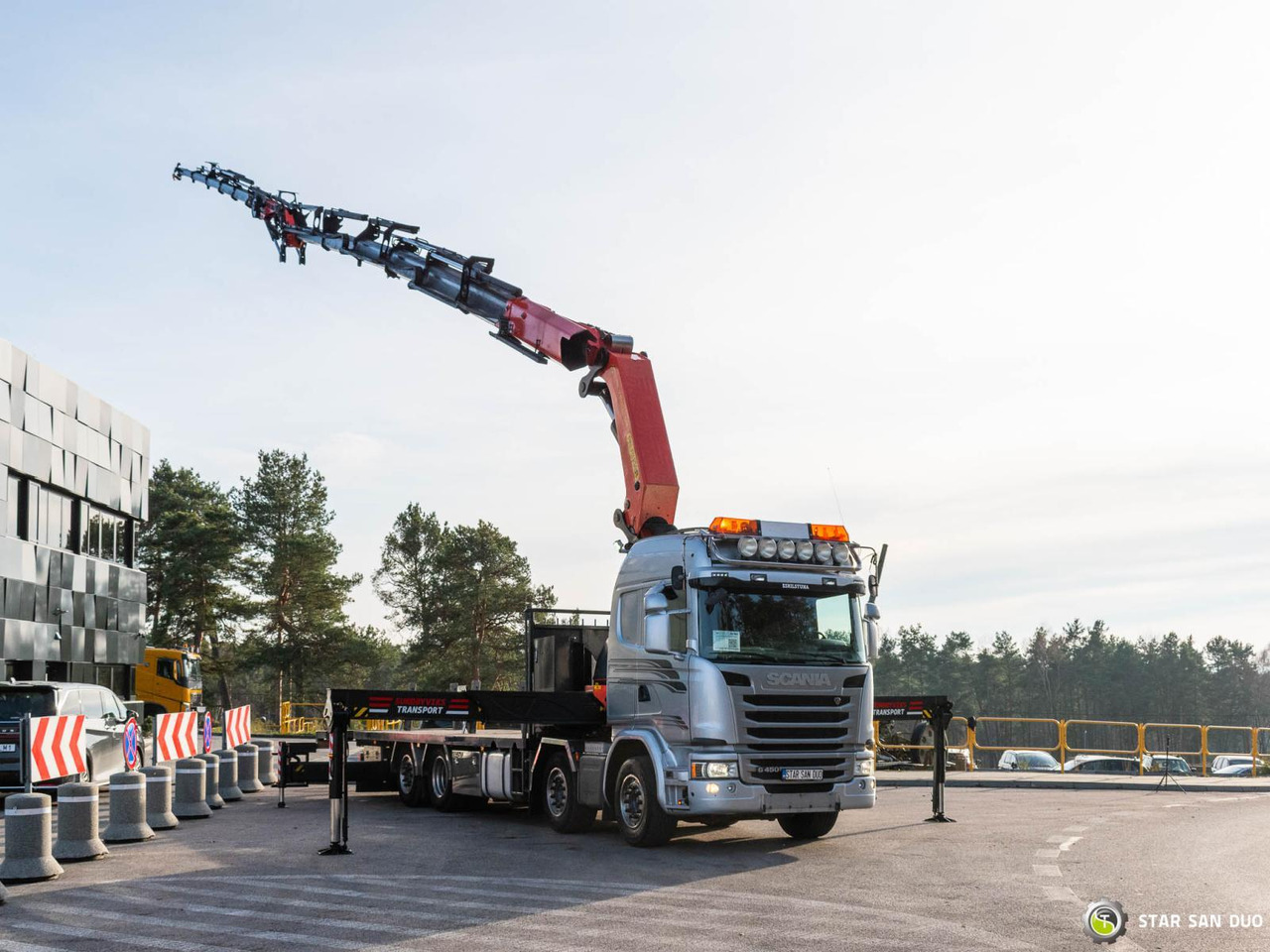 - Φορτηγό με γερανό: φωτογραφία 2 - Φορτηγό με γερανό: φωτογραφία 2