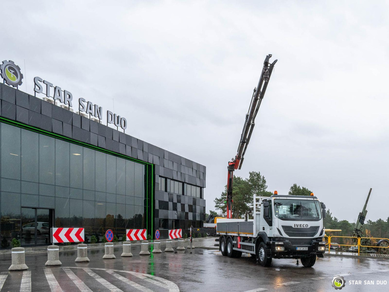 - Φορτηγό με γερανό: φωτογραφία 4 - Φορτηγό με γερανό: φωτογραφία 4