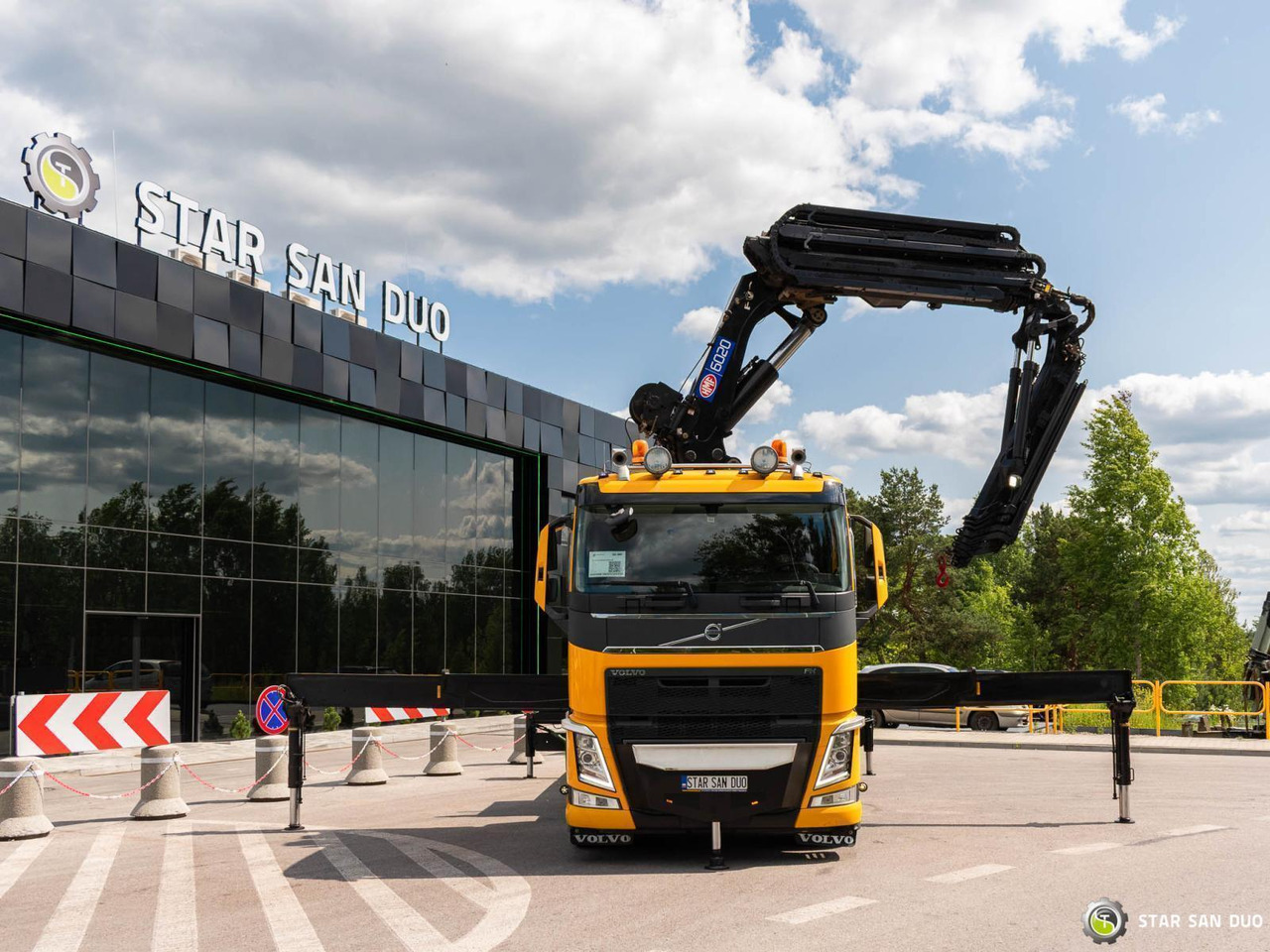 - Φορτηγό με γερανό: φωτογραφία 3 - Φορτηγό με γερανό: φωτογραφία 3