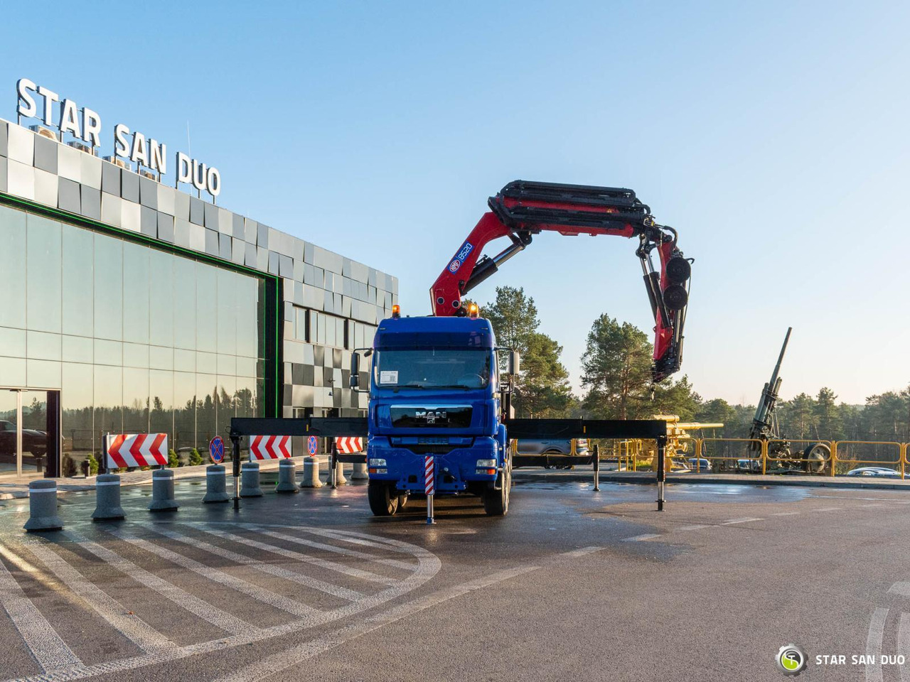 - Φορτηγό με γερανό: φωτογραφία 4 - Φορτηγό με γερανό: φωτογραφία 4