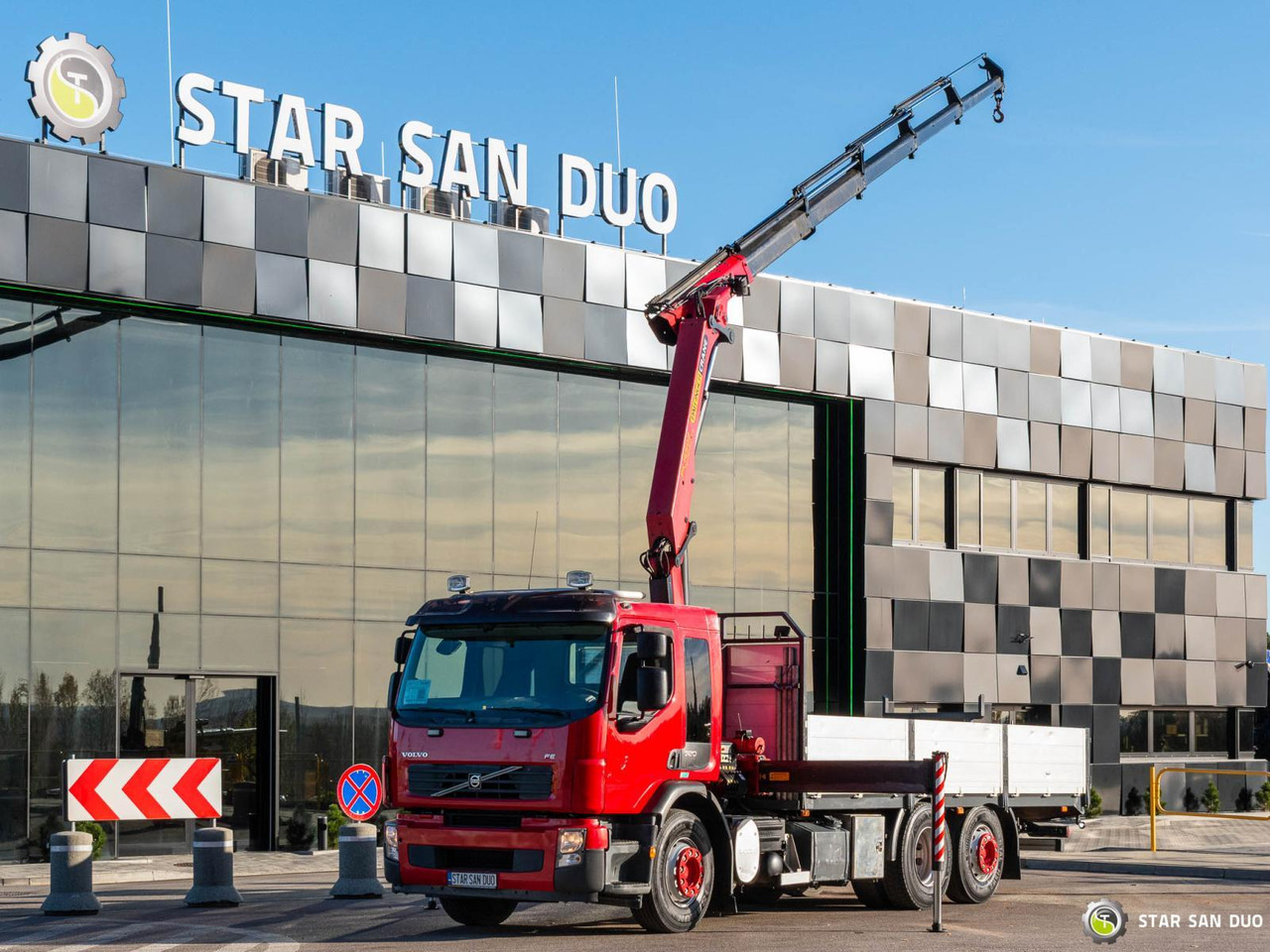 - Φορτηγό με γερανό: φωτογραφία 4 - Φορτηγό με γερανό: φωτογραφία 4