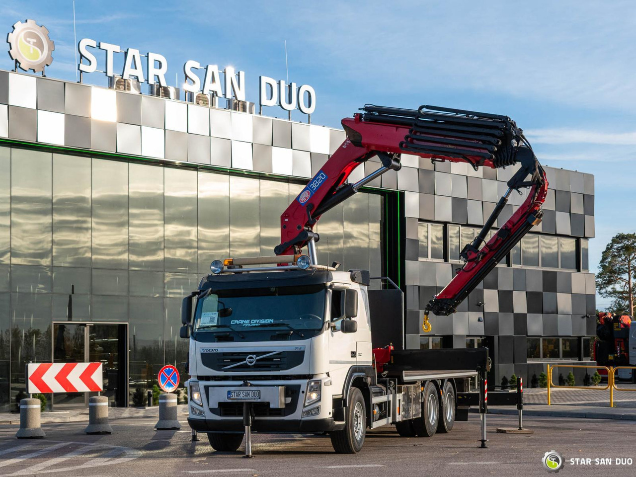 - Φορτηγό με γερανό: φωτογραφία 4 - Φορτηγό με γερανό: φωτογραφία 4