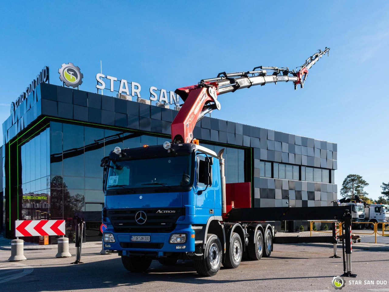 - Φορτηγό με γερανό: φωτογραφία 3 - Φορτηγό με γερανό: φωτογραφία 3