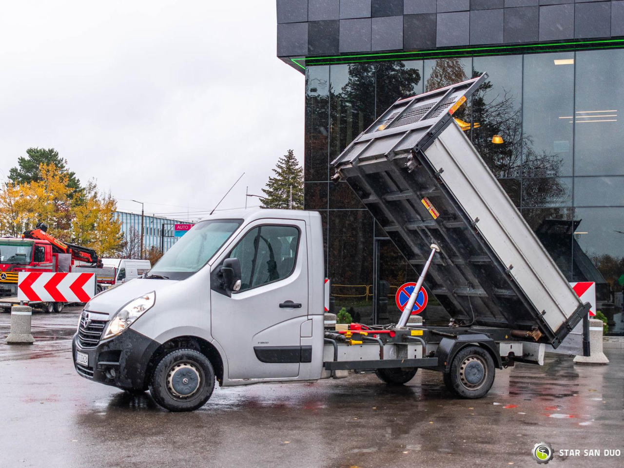 - Φορτηγό ανατρεπόμενο: φωτογραφία 3 - Φορτηγό ανατρεπόμενο: φωτογραφία 3