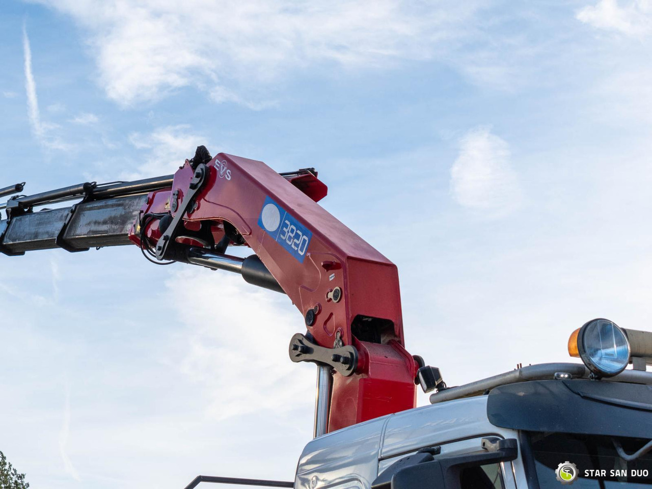 Φορτηγό με γερανό : φωτογραφία 10