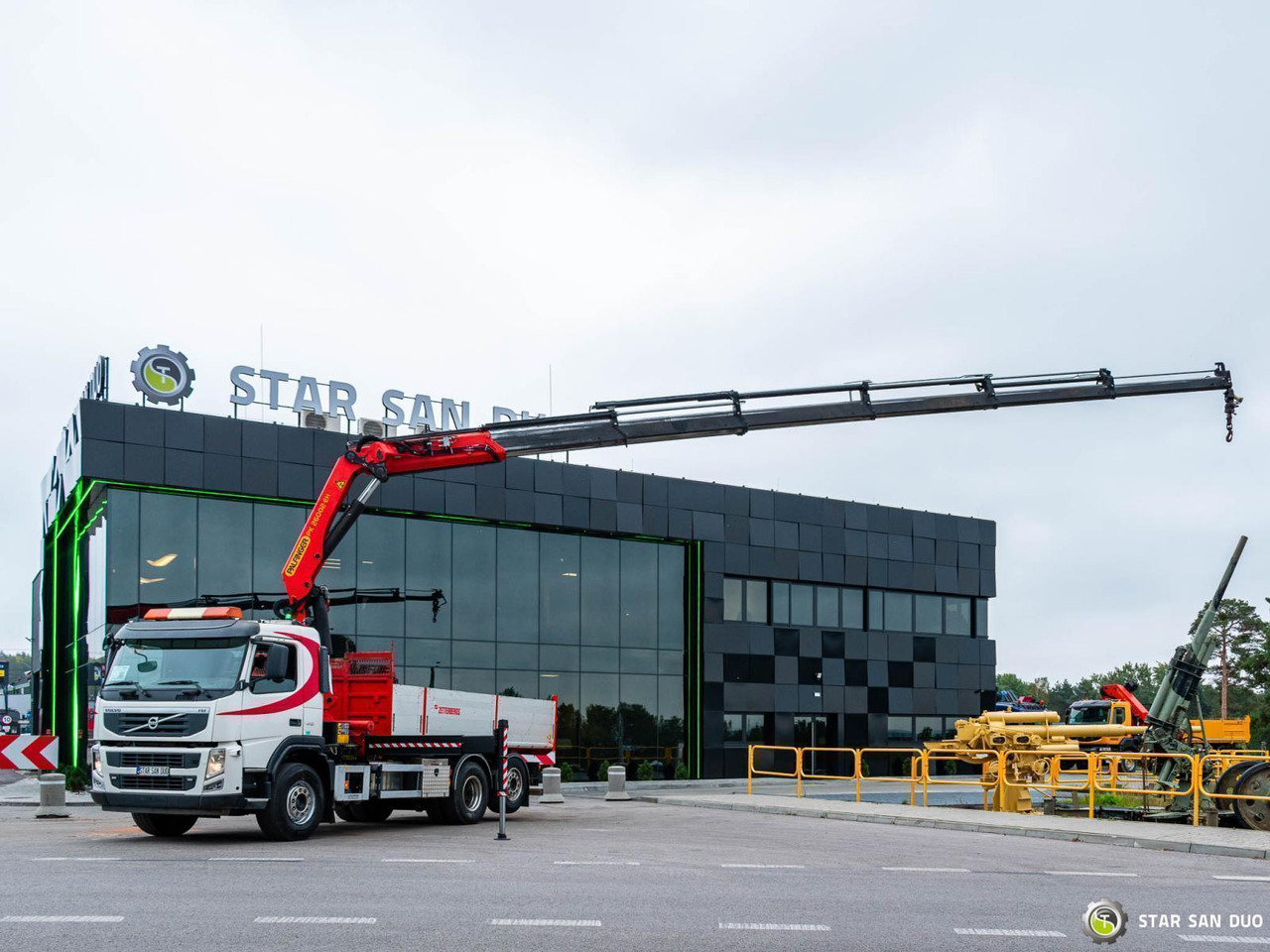 - Φορτηγό με γερανό: φωτογραφία 3 - Φορτηγό με γερανό: φωτογραφία 3
