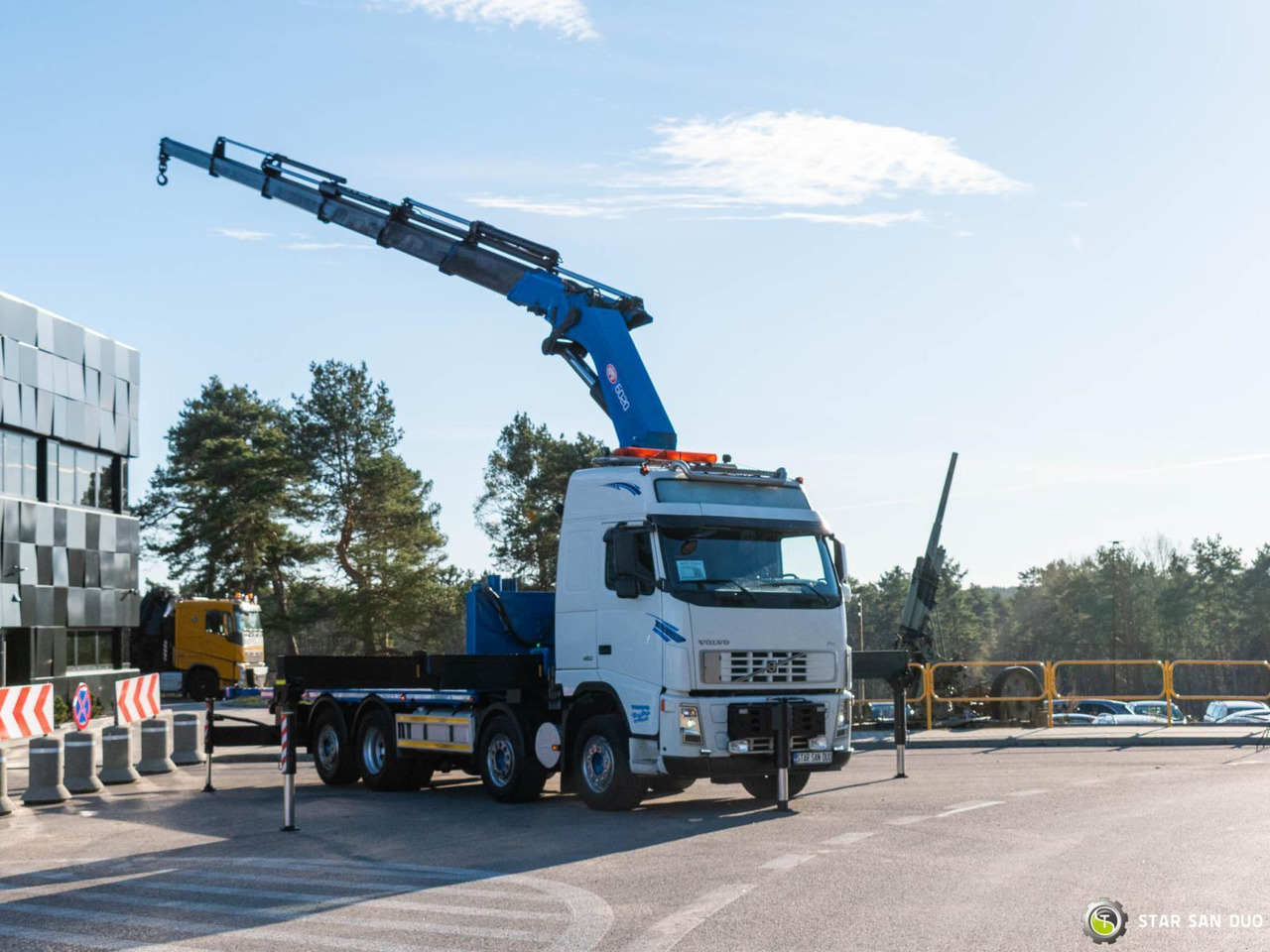 - Φορτηγό με γερανό: φωτογραφία 2 - Φορτηγό με γερανό: φωτογραφία 2