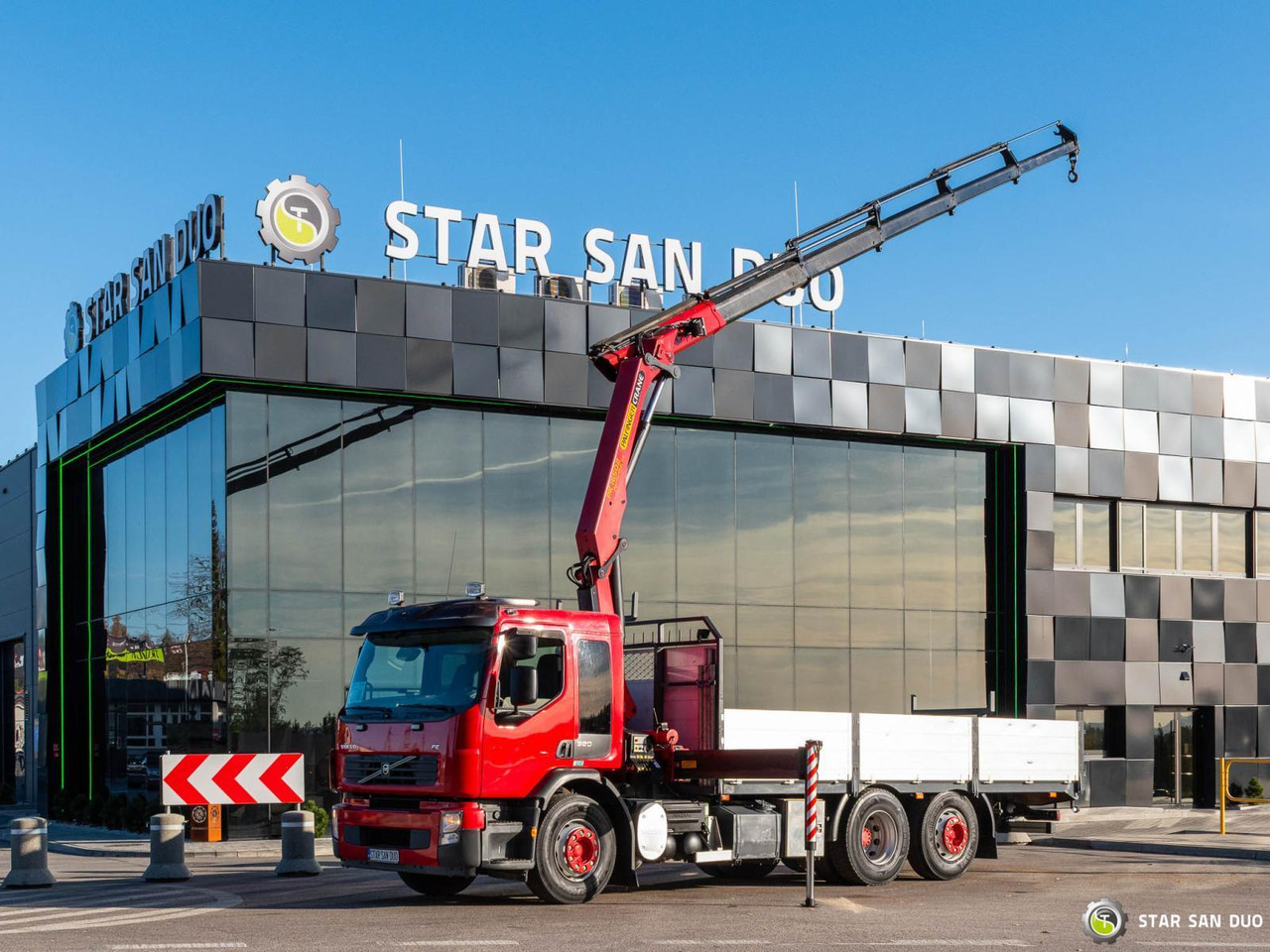 - Φορτηγό με γερανό: φωτογραφία 5 - Φορτηγό με γερανό: φωτογραφία 5