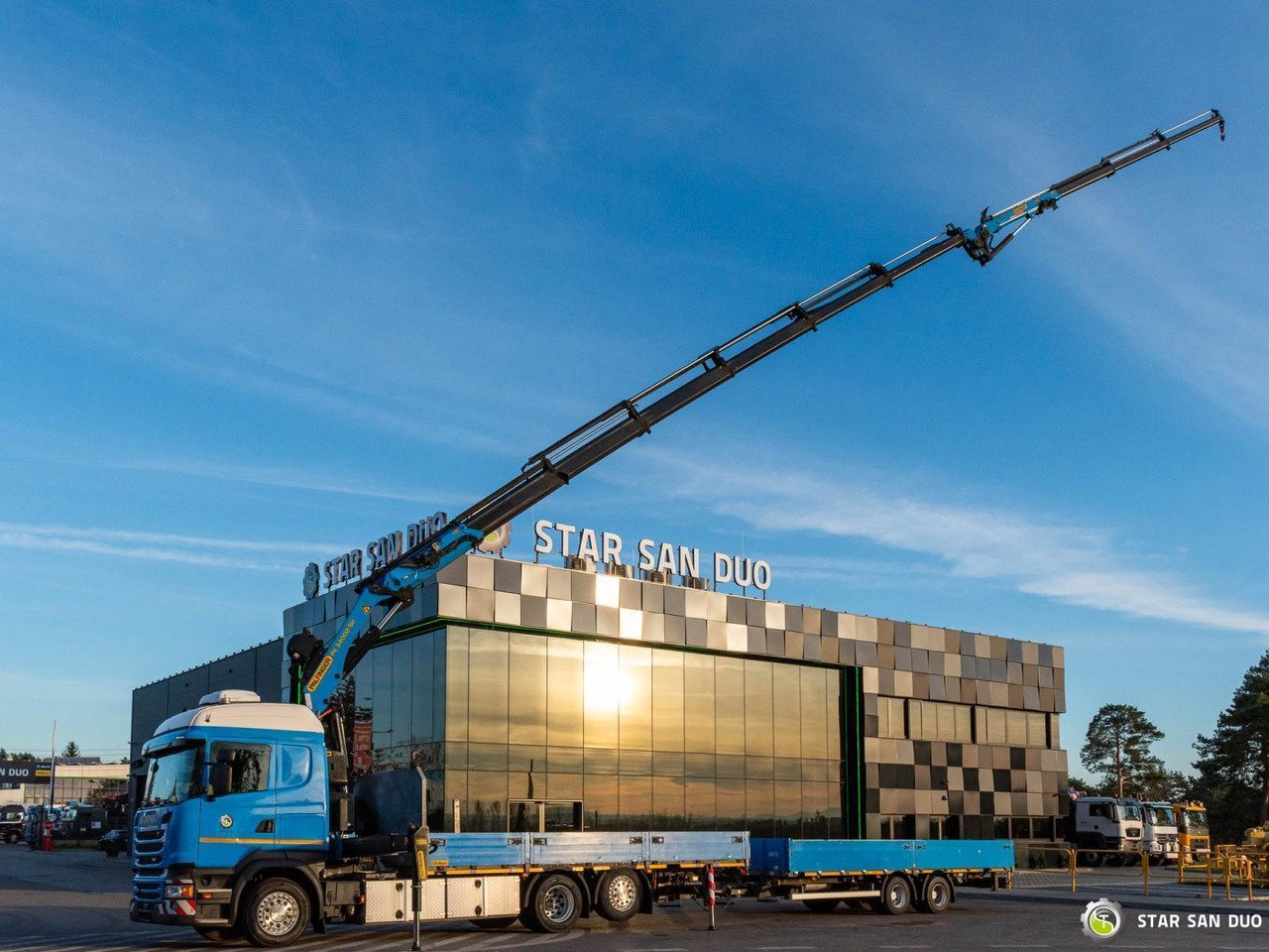 - Φορτηγό με γερανό: φωτογραφία 3 - Φορτηγό με γερανό: φωτογραφία 3