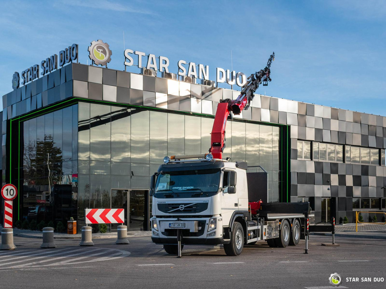 - Φορτηγό με γερανό: φωτογραφία 2 - Φορτηγό με γερανό: φωτογραφία 2