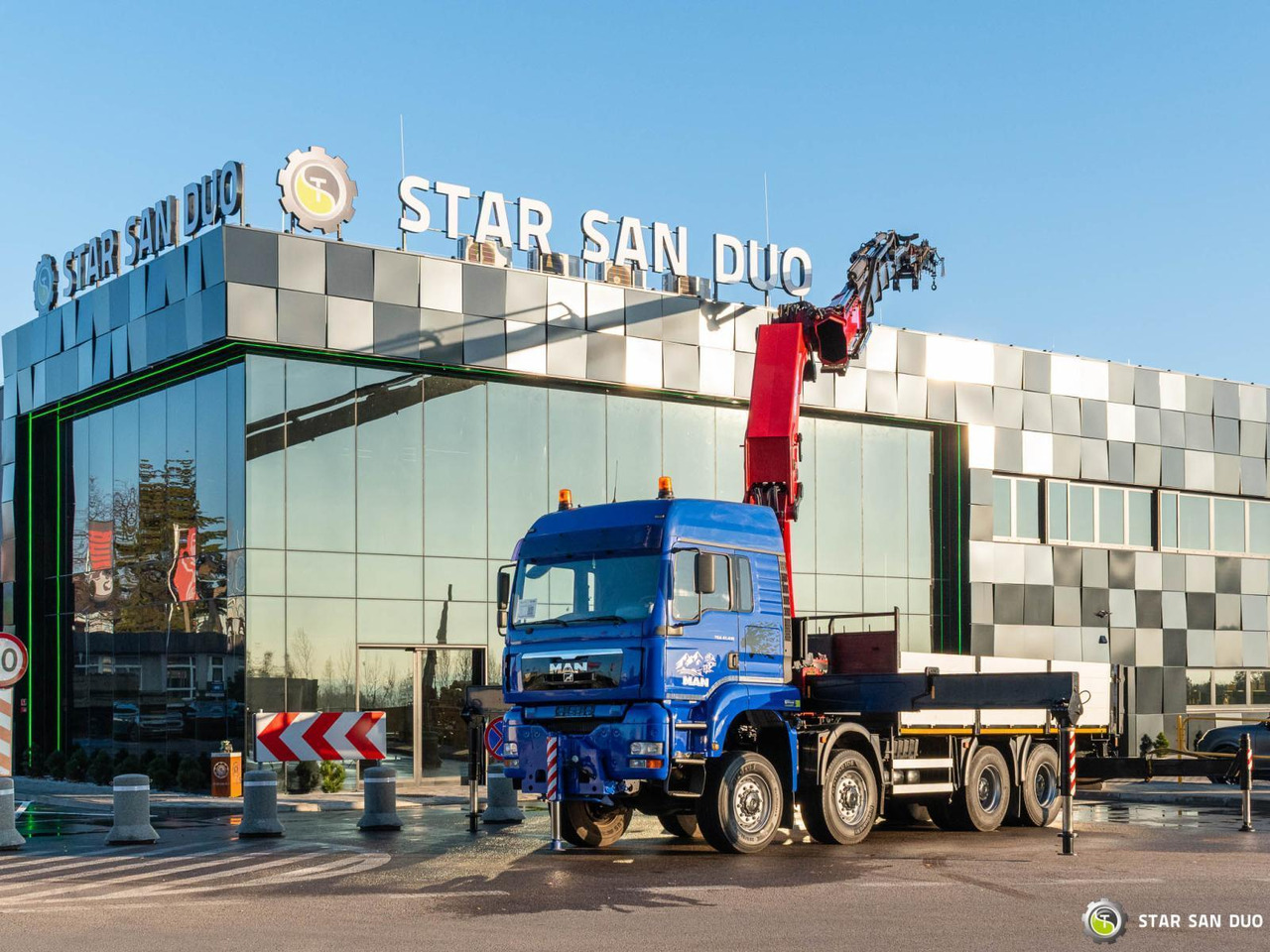 - Φορτηγό με γερανό: φωτογραφία 2 - Φορτηγό με γερανό: φωτογραφία 2