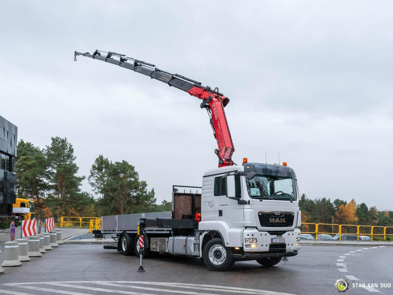 - Φορτηγό με γερανό: φωτογραφία 4 - Φορτηγό με γερανό: φωτογραφία 4