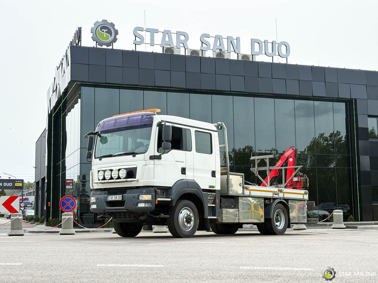 - Φορτηγό με γερανό: φωτογραφία 2 - Φορτηγό με γερανό: φωτογραφία 2