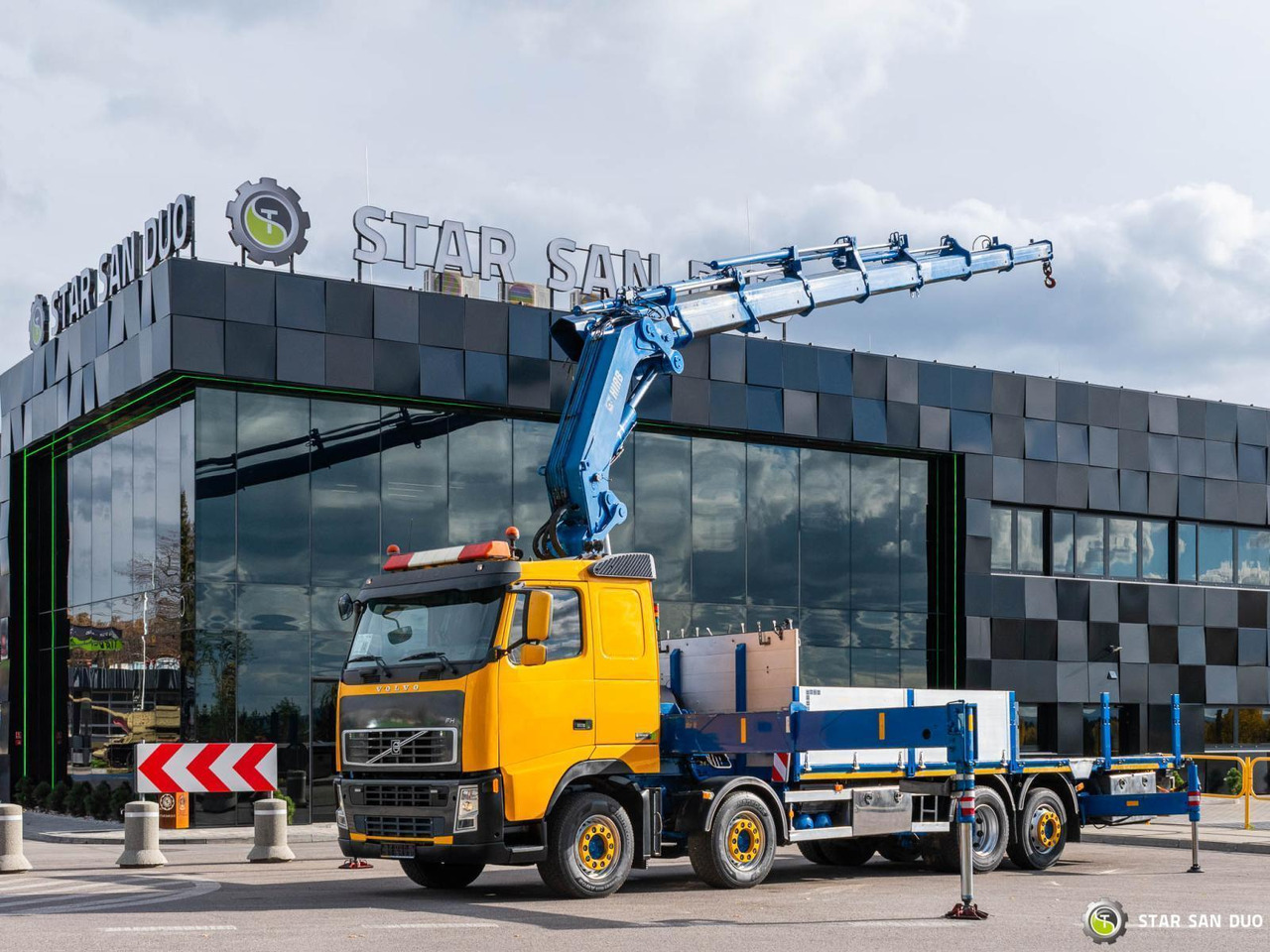- Φορτηγό με γερανό: φωτογραφία 4 - Φορτηγό με γερανό: φωτογραφία 4