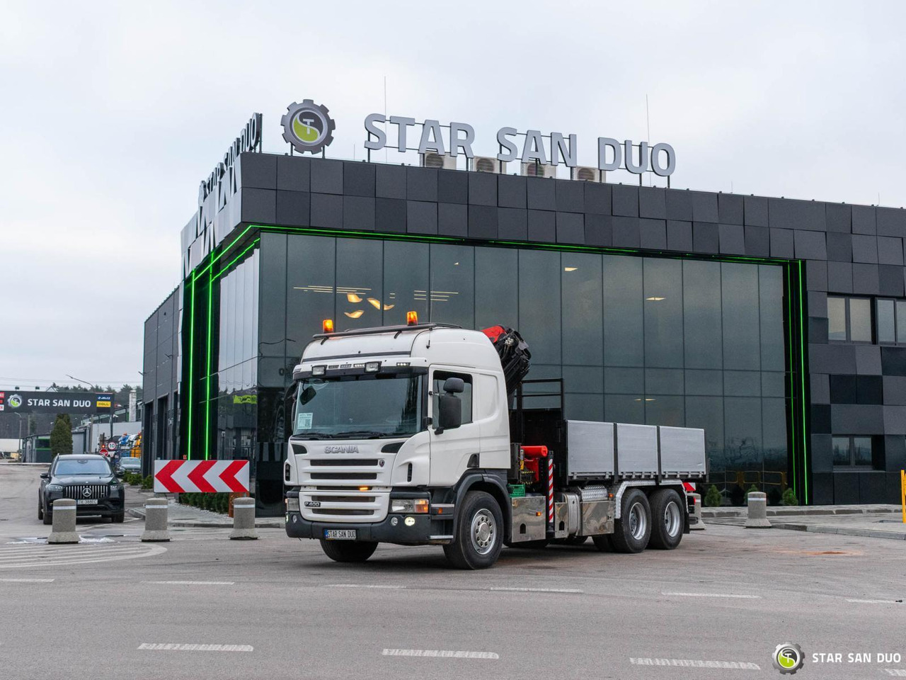 - Φορτηγό με γερανό: φωτογραφία 3 - Φορτηγό με γερανό: φωτογραφία 3