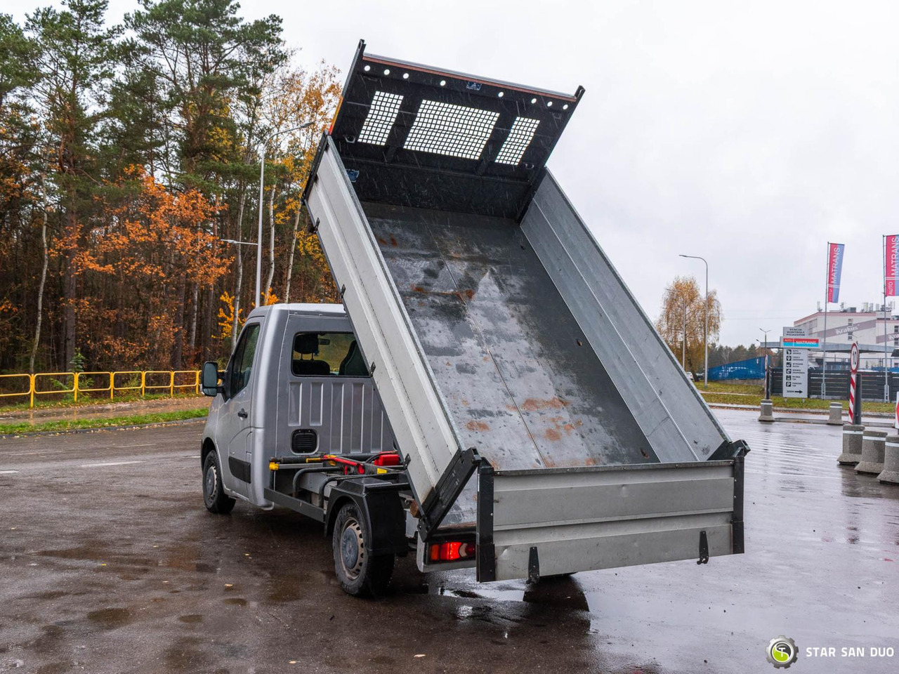 - Φορτηγό ανατρεπόμενο: φωτογραφία 2 - Φορτηγό ανατρεπόμενο: φωτογραφία 2
