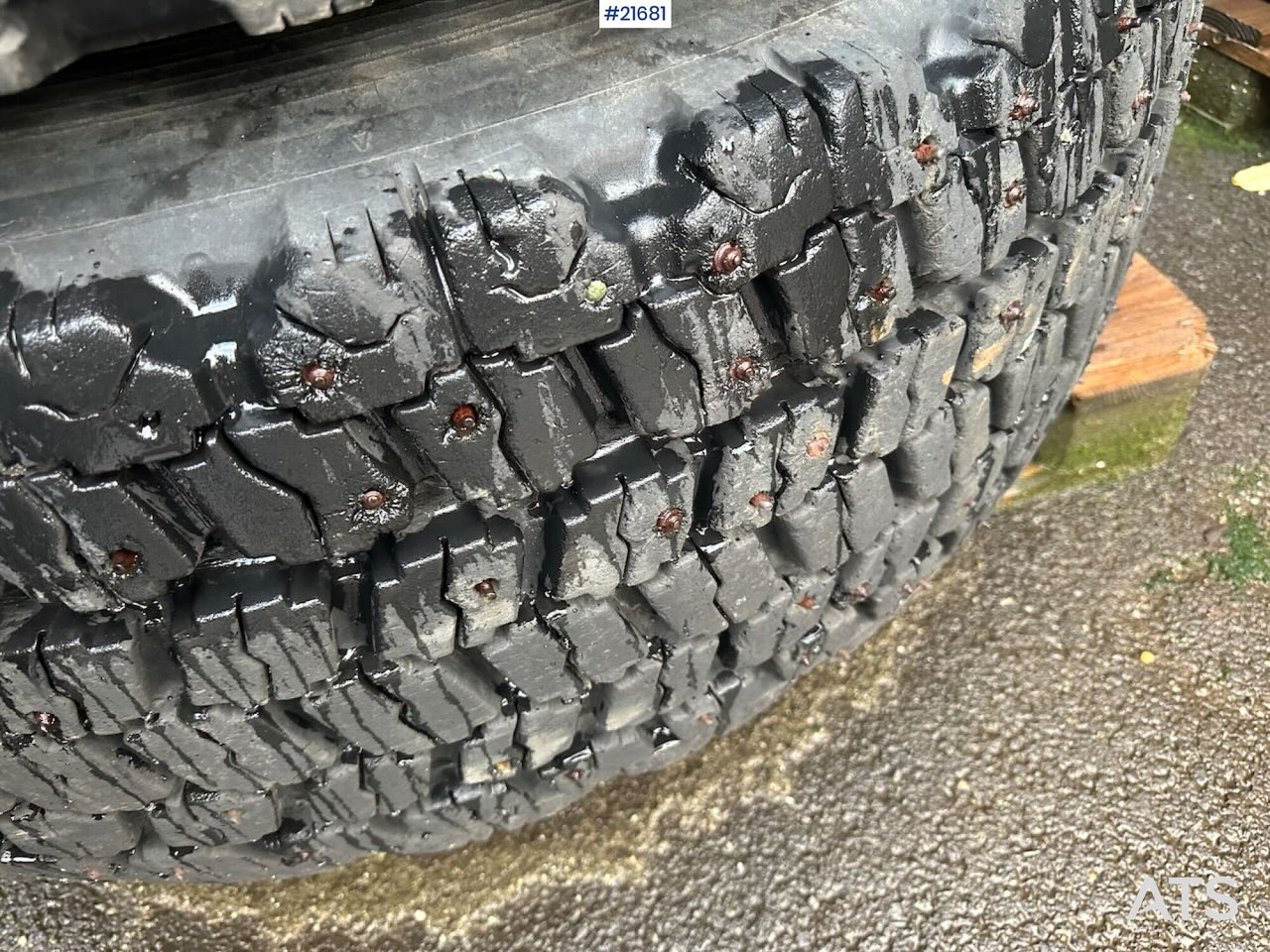 Hilo Dekkene har stått på en Volvo L60E - Ελαστικά και ζάντες για Κατασκευή μηχανήματα: φωτογραφία 3 Hilo Dekkene har stått på en Volvo L60E - Ελαστικά και ζάντες για Κατασκευή μηχανήματα: φωτογραφία 3