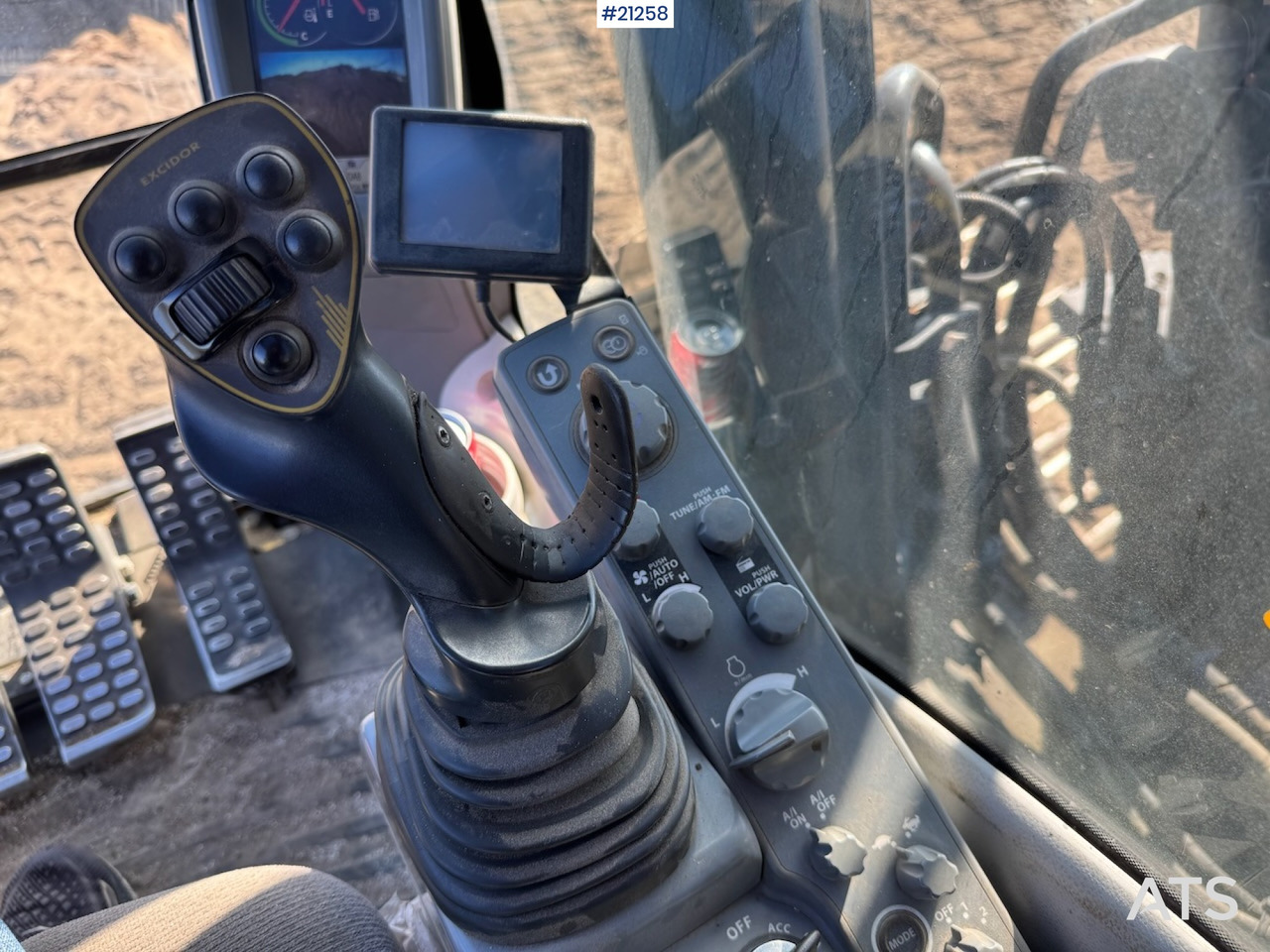 Εκσκαφέας Hitachi ZX 190 LC-6: φωτογραφία 18 Εκσκαφέας Hitachi ZX 190 LC-6: φωτογραφία 18
