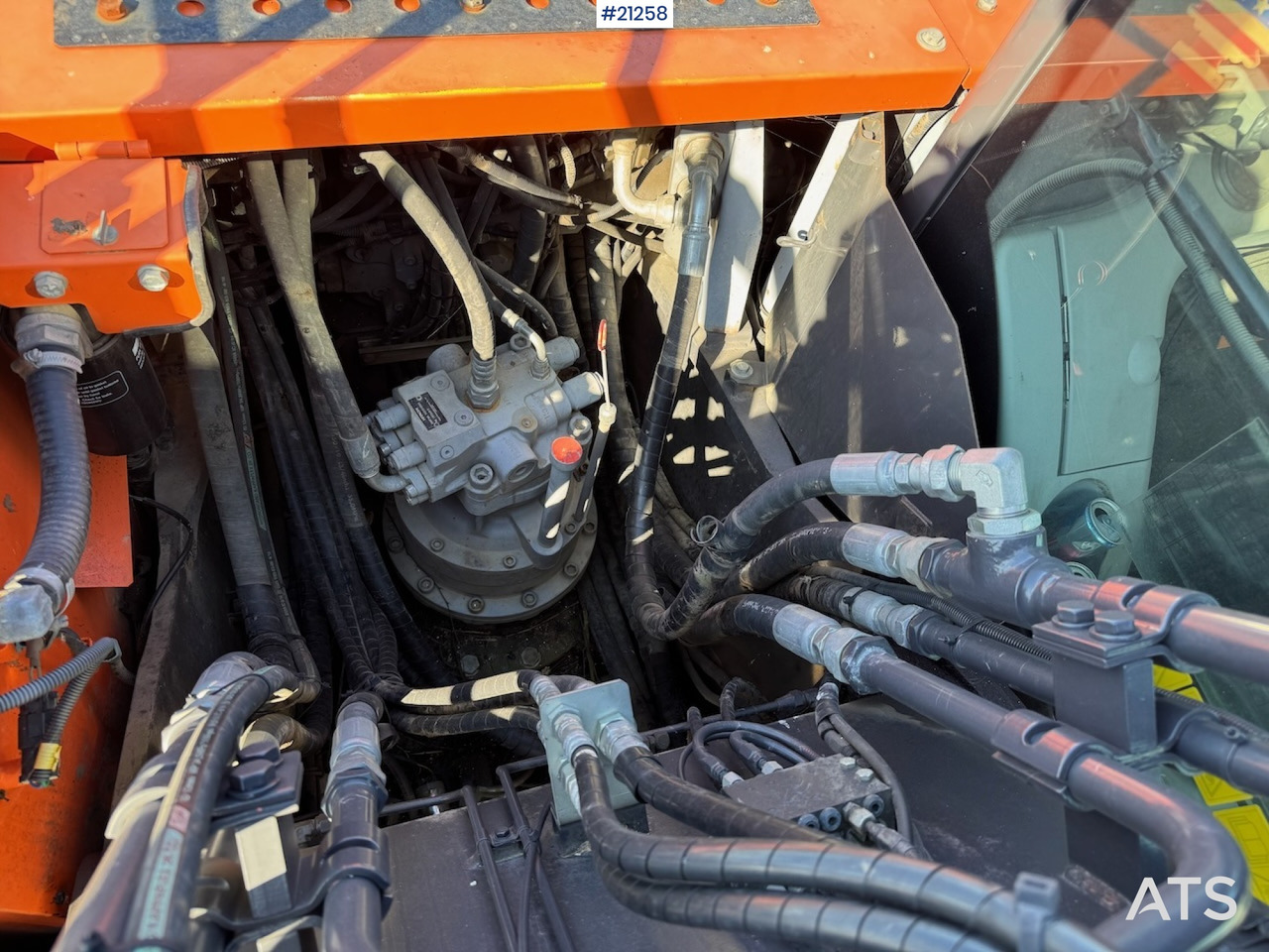 Εκσκαφέας Hitachi ZX 190 LC-6: φωτογραφία 35 Εκσκαφέας Hitachi ZX 190 LC-6: φωτογραφία 35