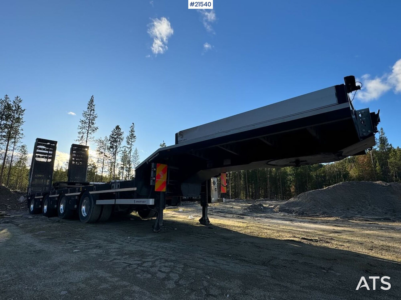 Rojo 2021 Rojo Maskinsemi m/ hydrauliske kjørebruer - Επικαθήμενο με χαμηλό δάπεδο: φωτογραφία 1 Rojo 2021 Rojo Maskinsemi m/ hydrauliske kjørebruer - Επικαθήμενο με χαμηλό δάπεδο: φωτογραφία 1