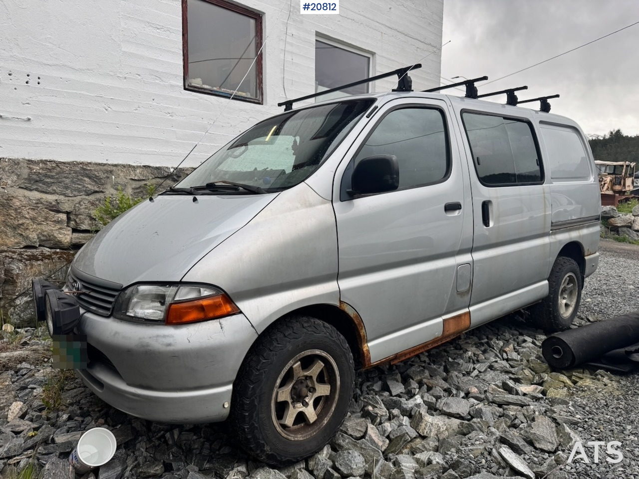 Toyota Hiace - Βαν: φωτογραφία 1 Toyota Hiace - Βαν: φωτογραφία 1