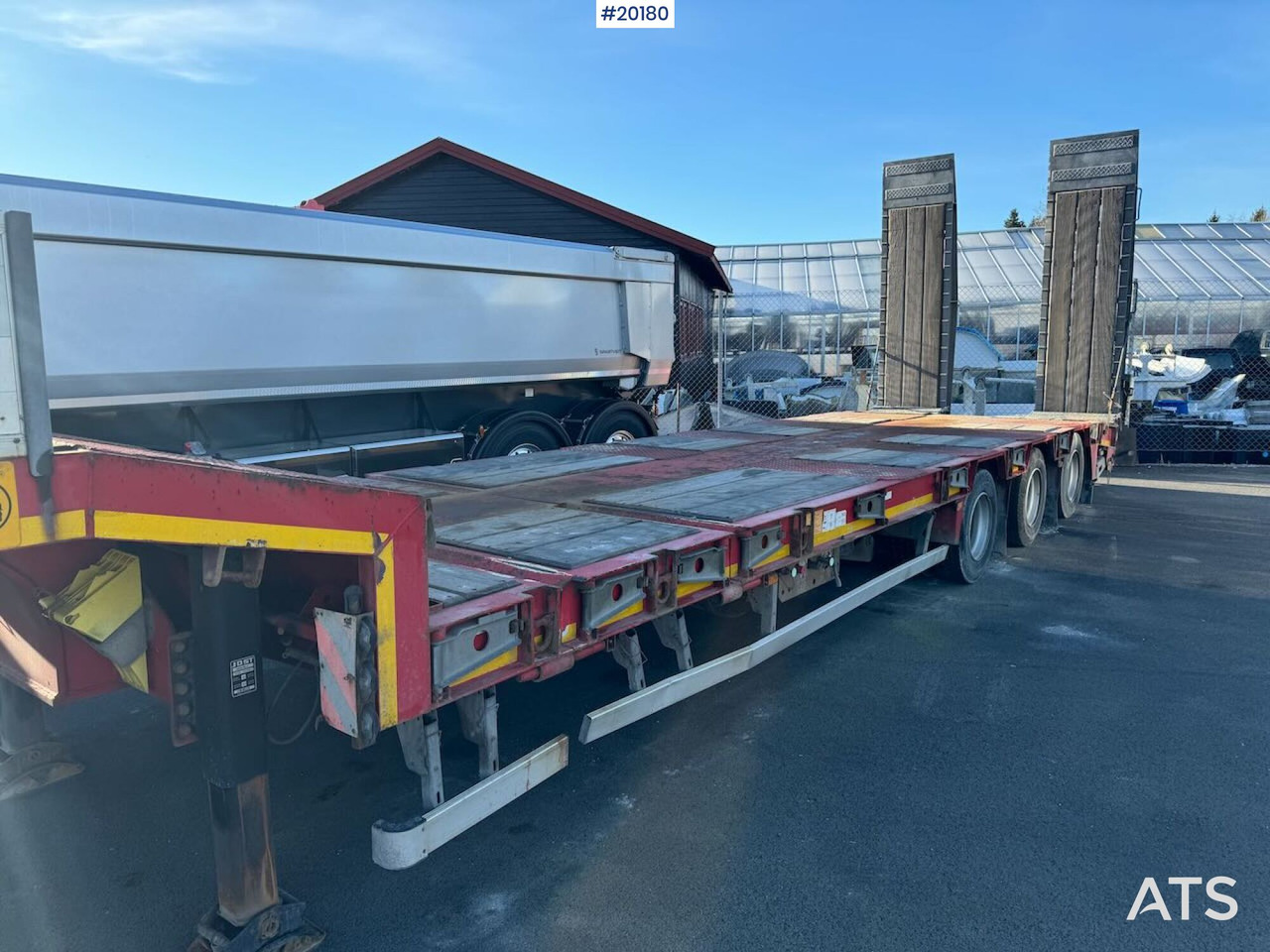 Wielton NJ3 - Επικαθήμενο με χαμηλό δάπεδο: φωτογραφία 1 Wielton NJ3 - Επικαθήμενο με χαμηλό δάπεδο: φωτογραφία 1