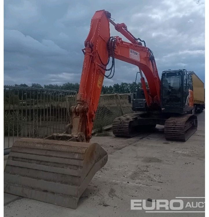 2016 Hitachi ZX210LC-5B - Ερπυστριοφόρος εκσκαφέας: φωτογραφία 1 2016 Hitachi ZX210LC-5B - Ερπυστριοφόρος εκσκαφέας: φωτογραφία 1