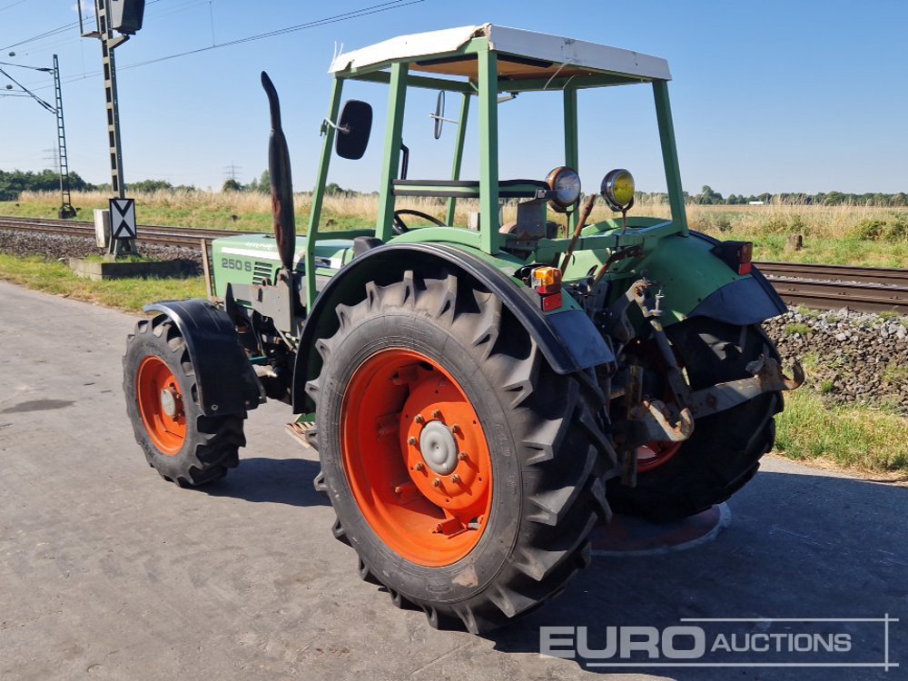 Fendt 250S - Τρακτέρ: φωτογραφία 3 Fendt 250S - Τρακτέρ: φωτογραφία 3