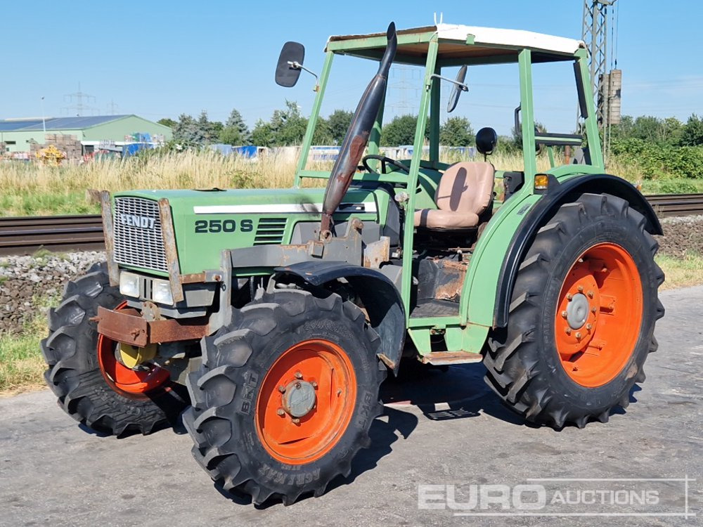 Fendt 250S - Τρακτέρ: φωτογραφία 1 Fendt 250S - Τρακτέρ: φωτογραφία 1