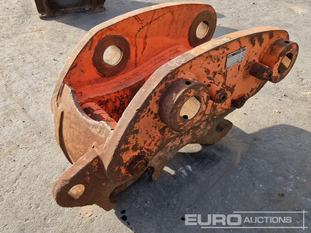 Hydraulic QH Twinlock, Pin 80/80mm, to suit 20-25 Ton Excavator (CAT 320B) - Ταχυσύνδεσμος: φωτογραφία 1 Hydraulic QH Twinlock, Pin 80/80mm, to suit 20-25 Ton Excavator (CAT 320B) - Ταχυσύνδεσμος: φωτογραφία 1