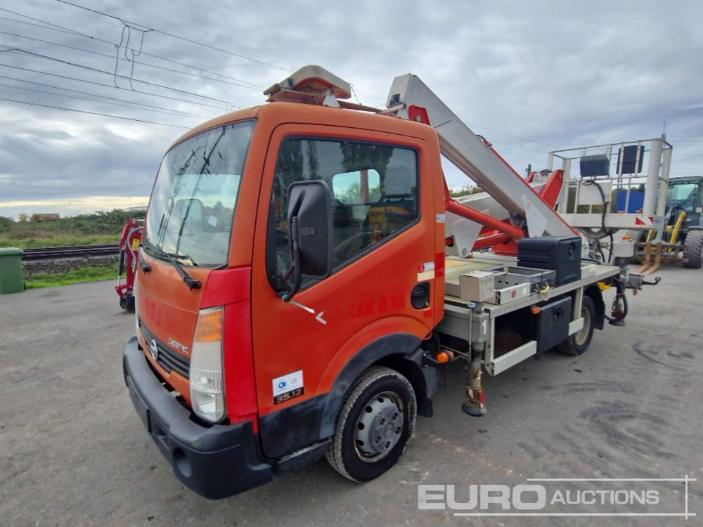 Nissan Cabstar 35.12 - Φορτηγό με εναέρια πλατφόρμα: φωτογραφία 1 Nissan Cabstar 35.12 - Φορτηγό με εναέρια πλατφόρμα: φωτογραφία 1