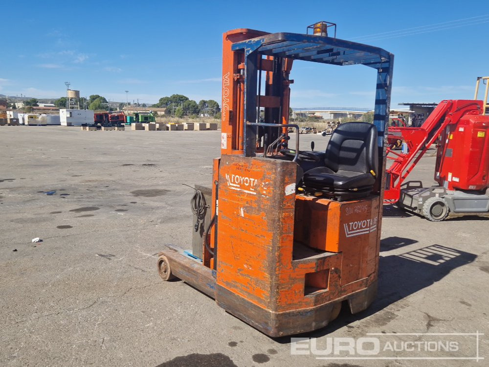Toyota 16 1.6 Ton Electric Reach Forklift, 3 Mast, Forks, Charger - Περονοφόρο όχημα: φωτογραφία 3 Toyota 16 1.6 Ton Electric Reach Forklift, 3 Mast, Forks, Charger - Περονοφόρο όχημα: φωτογραφία 3
