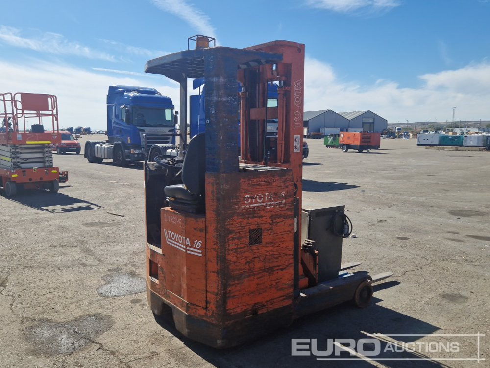 Toyota 16 1.6 Ton Electric Reach Forklift, 3 Mast, Forks, Charger - Περονοφόρο όχημα: φωτογραφία 2 Toyota 16 1.6 Ton Electric Reach Forklift, 3 Mast, Forks, Charger - Περονοφόρο όχημα: φωτογραφία 2