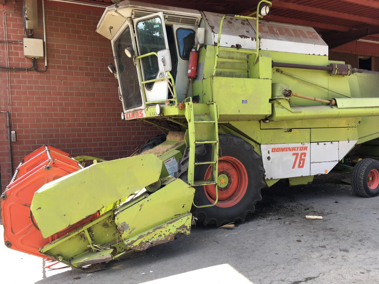 Claas Dominator 76 - Θεριζοαλωνιστική μηχανή: φωτογραφία 1 Claas Dominator 76 - Θεριζοαλωνιστική μηχανή: φωτογραφία 1