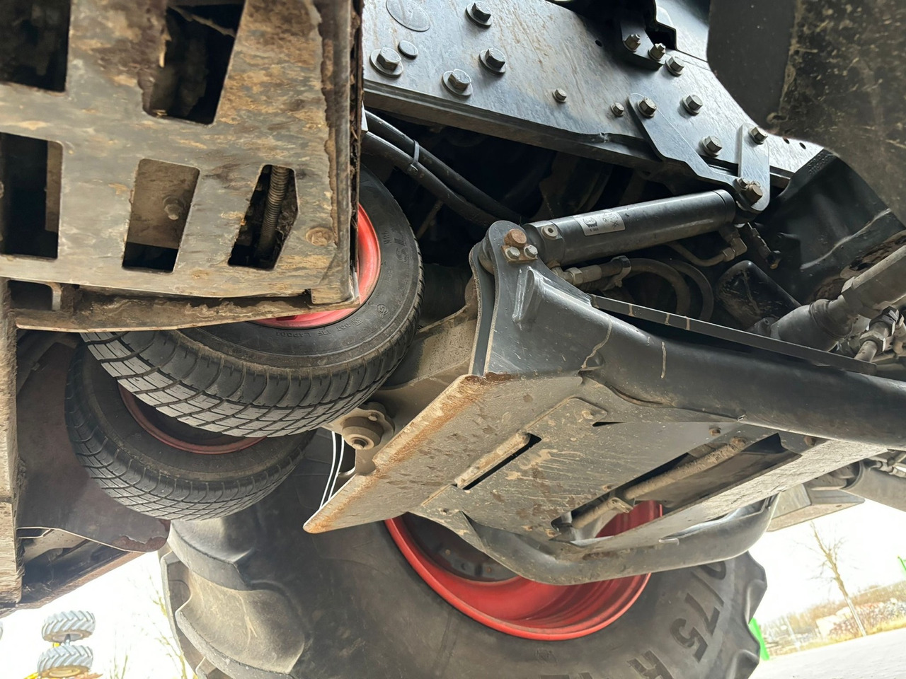 Claas Xerion 4200 Trac - Τρακτέρ: φωτογραφία 3 Claas Xerion 4200 Trac - Τρακτέρ: φωτογραφία 3