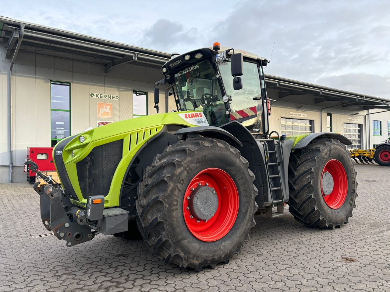 Claas Xerion 4200 Trac - Τρακτέρ: φωτογραφία 1 Claas Xerion 4200 Trac - Τρακτέρ: φωτογραφία 1