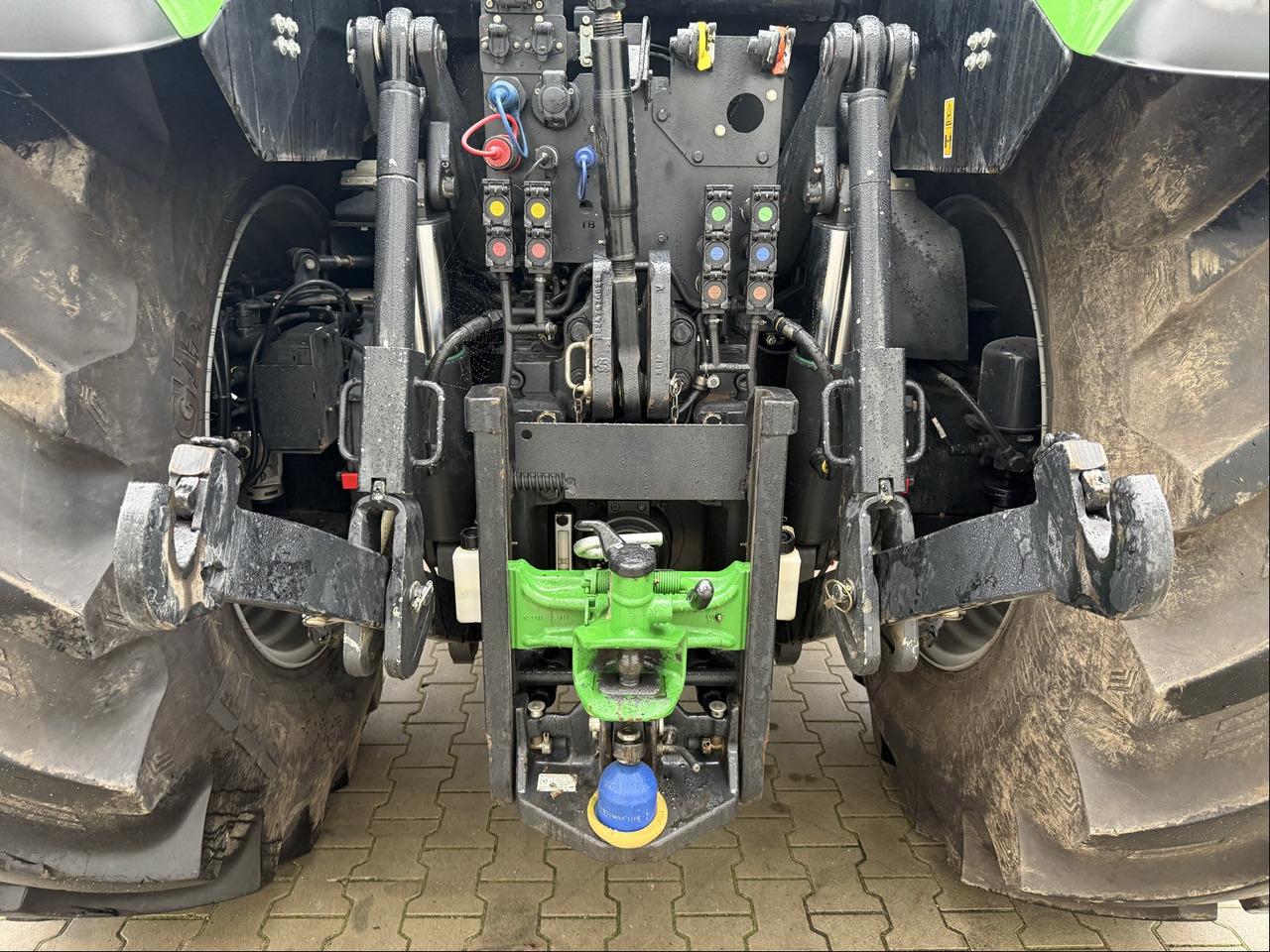 Deutz-Fahr Agrotron 7250 TTV - Τρακτέρ: φωτογραφία 3 Deutz-Fahr Agrotron 7250 TTV - Τρακτέρ: φωτογραφία 3