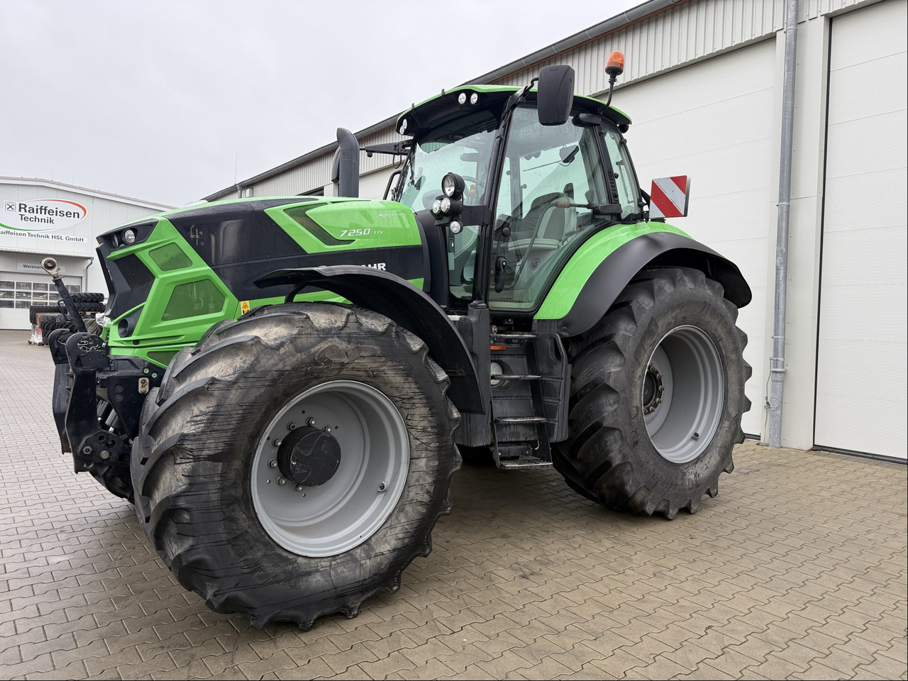 Deutz-Fahr Agrotron 7250 TTV - Τρακτέρ: φωτογραφία 1 Deutz-Fahr Agrotron 7250 TTV - Τρακτέρ: φωτογραφία 1
