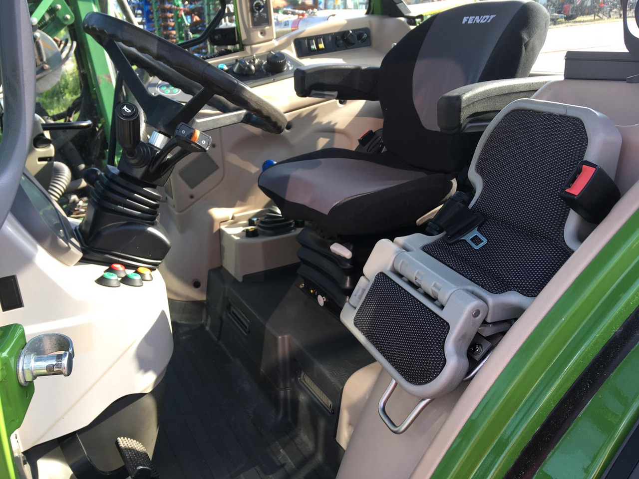 Fendt 211 Vario - Τρακτέρ: φωτογραφία 5 Fendt 211 Vario - Τρακτέρ: φωτογραφία 5