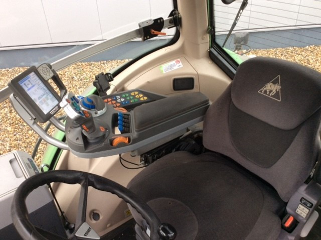 Fendt 824 Vario S4 Profi - Τρακτέρ: φωτογραφία 3 Fendt 824 Vario S4 Profi - Τρακτέρ: φωτογραφία 3